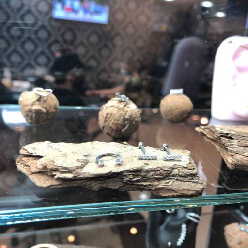 Piercings por Mandalla Tatoo 