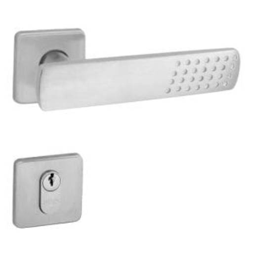 Fechaduras – Portales Portas e Janelas no Ninho Verde II Eco Residence por Portales Portas e Janelas