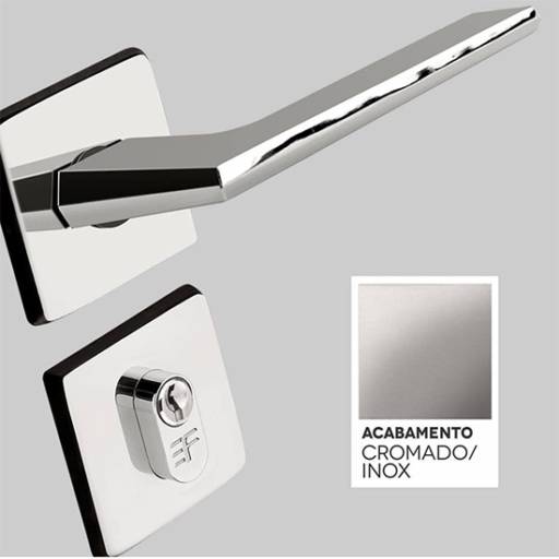 Fechaduras – Portales Portas e Janelas no Ninho Verde II Eco Residence por Portales Portas e Janelas