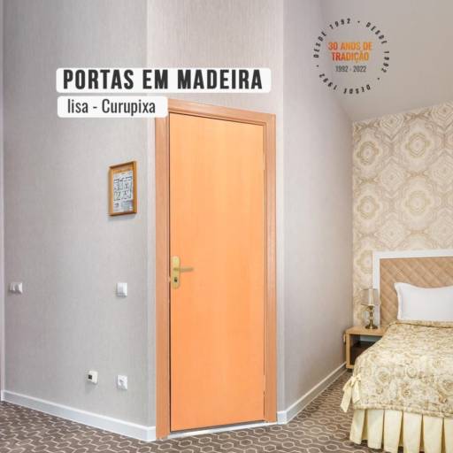 Portas Encabeçadas em Madeira por Portales Portas e Janelas