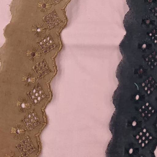 Bordado inglês  por Londrimais 