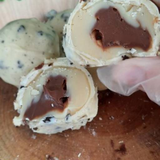 Bombom ninho com nutella por Lika Doces Gourmet