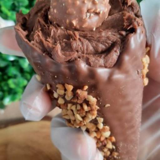 Cone ferrero rocher por Lika Doces Gourmet