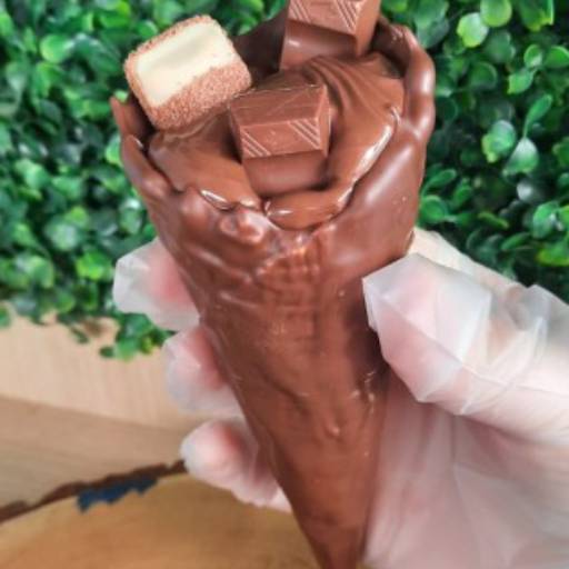 Cone Kinder Bueno por Lika Doces Gourmet