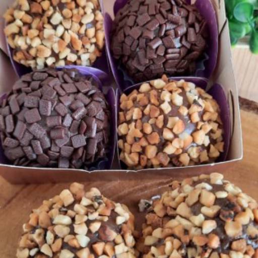 Caixinha com brigadeiros belga por Lika Doces Gourmet