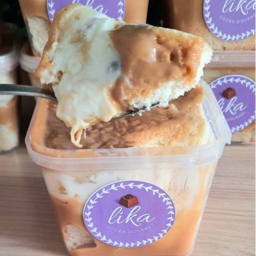 Bolo de pote abacaxi com doce de leite por Lika Doces Gourmet