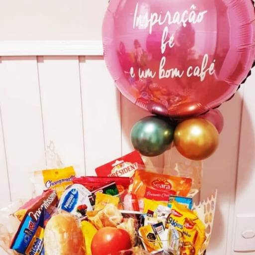 Comprar o produto de Box Café da Manhã Família em Presente na Caixa pela empresa Buum Balloon Cestas e Presentes no Balão em Jundiaí, SP por Solutudo