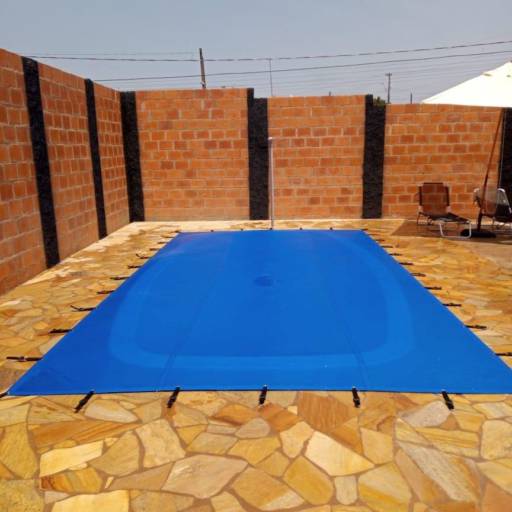 Capa para piscina em lona translúcida por Aparecida Toldos Coberturas E soluções em fachadas 