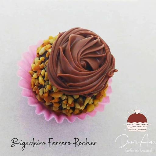 Brigadeiro Ferrero Rocher - Doces para festas em Botucatu por Dou-te Amor - Confeitaria Artesanal