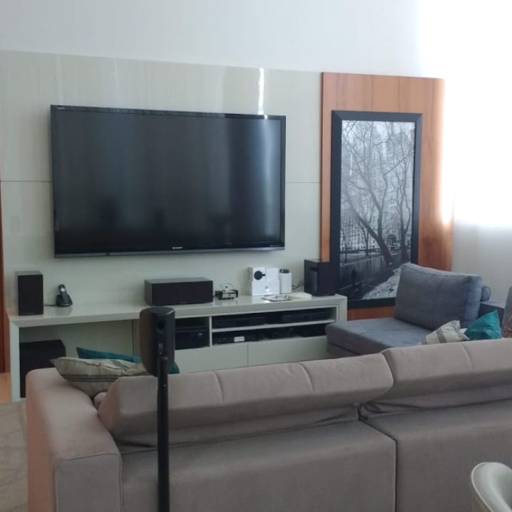 Apartamento alto padrão com área gourmet  por Hevittek Solution At Home Service