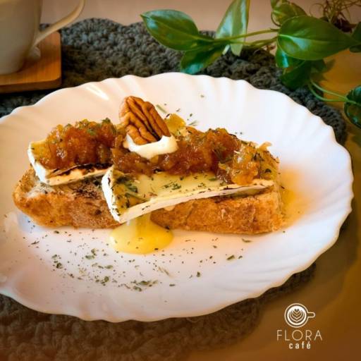 Comprar o produto de Crocante de brie by flora em Delicatessen pela empresa Flora Café  em Mineiros, GO por Solutudo