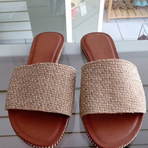 Rasteira com strass, rafia natural em Bauru por Meninas Modas e Acessórios 