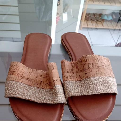 Rasteira rafia com cortiça em Bauru por Meninas Modas e Acessórios 