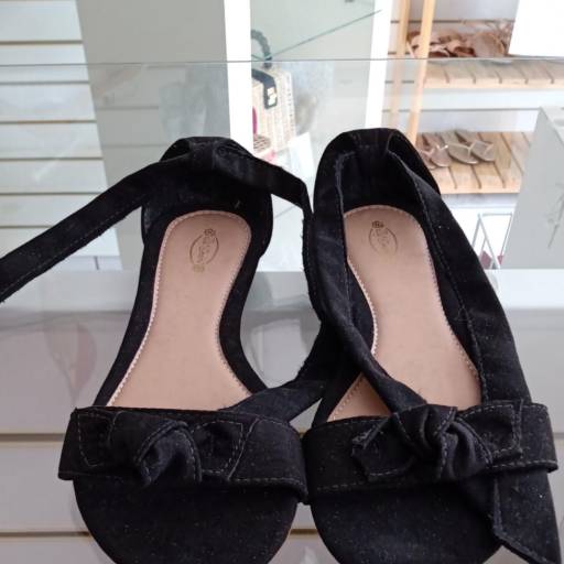 Rasteira de amarrar em camurça, na cor preta em Bauru por Meninas Modas e Acessórios 