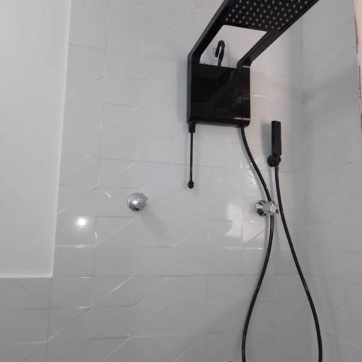 Comprar o produto de Instalar chuveiro em Avaré  em Eletricistas pela empresa Bento Eletricista Geral em Avaré em Avaré, SP por Solutudo