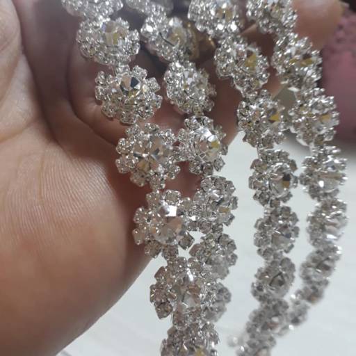 Tiaras Prateadas Finas por Aguiar Noivas, Festas e Ternos