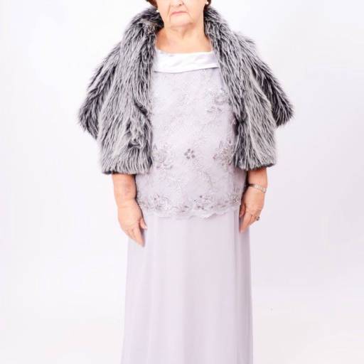 Estola cinza curta para festas em Bauru por Aguiar Noivas, Festas e Ternos