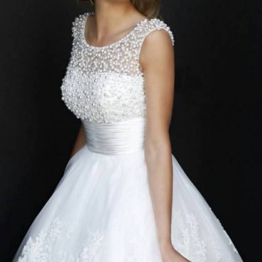 Vestido curto com pérolas em Bauru por Aguiar Noivas, Festas e Ternos