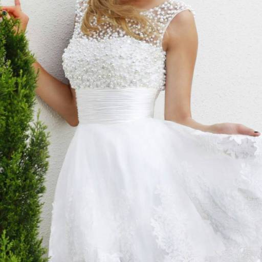 Vestido curto com pérolas em Bauru por Aguiar Noivas, Festas e Ternos