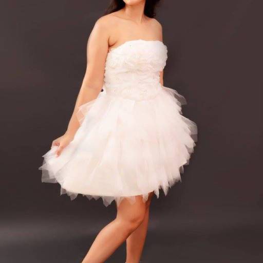 Vestido curto branco em Bauru por Aguiar Noivas, Festas e Ternos