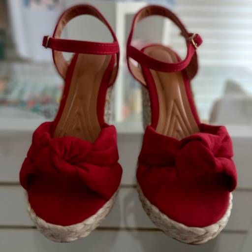 Sandália Anabela na cor vermelha em Bauru por Meninas Modas e Acessórios 