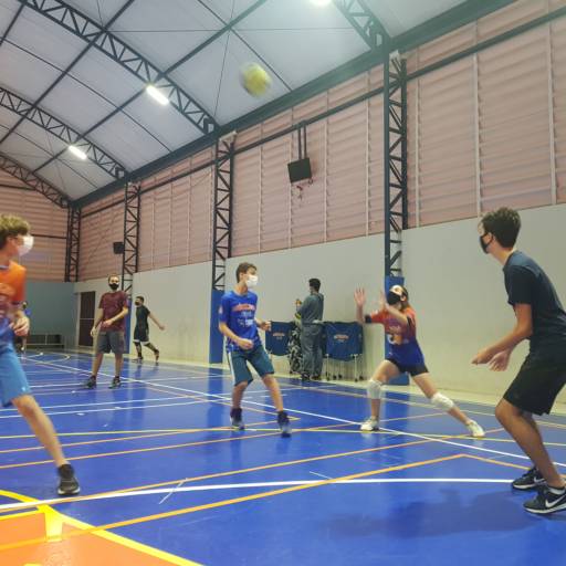 Comprar o produto de Turma 4teens (de 13 a 14 anos) em Aulas de Volei pela empresa Núcleo Vôlei - Voleibol da base ao rendimento em Jundiaí, SP por Solutudo