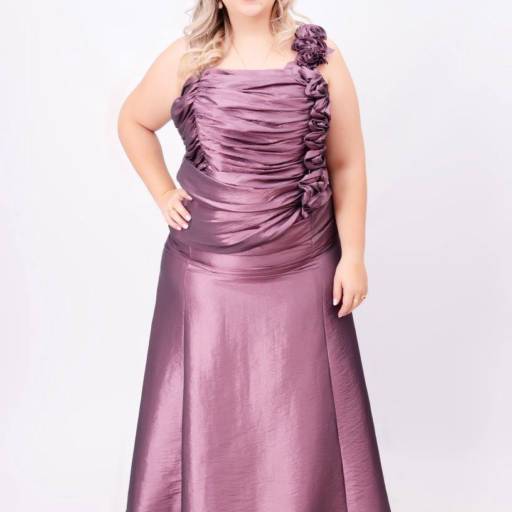 Comprar o produto de Vestido rose pregueado Plus Size em Bauru em Moda Plus Size pela empresa Aguiar Noivas, Festas e Ternos em Bauru, SP por Solutudo