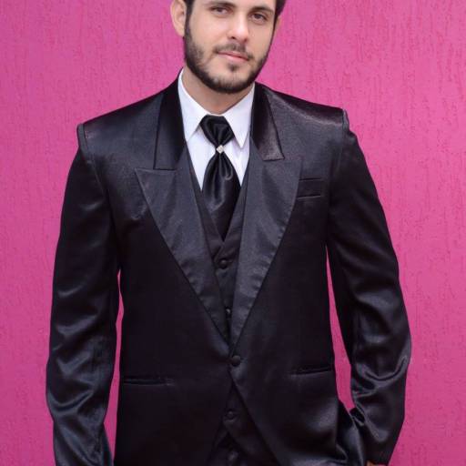 Terno preto cintilante  por Aguiar Noivas, Festas e Ternos