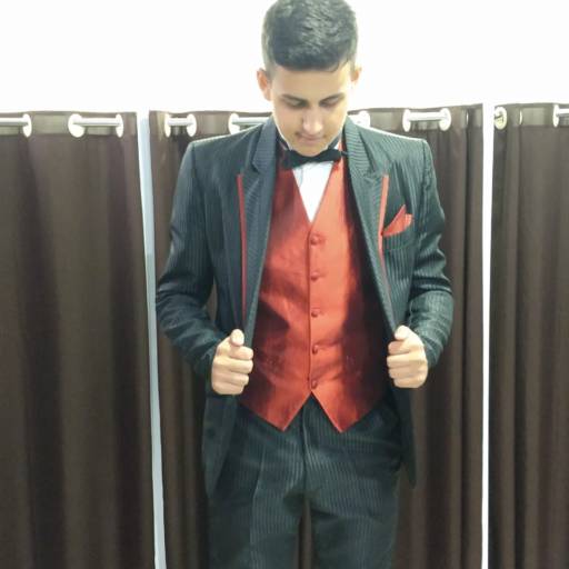 Terno preto com detalhes em vermelho Bauru por Aguiar Noivas, Festas e Ternos