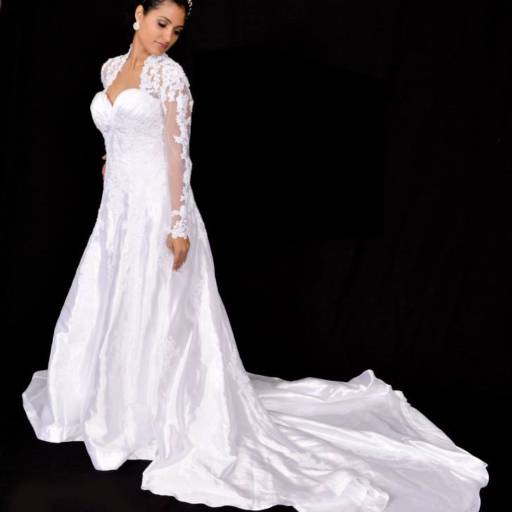 Vestido de noiva em Bauru por Aguiar Noivas, Festas e Ternos