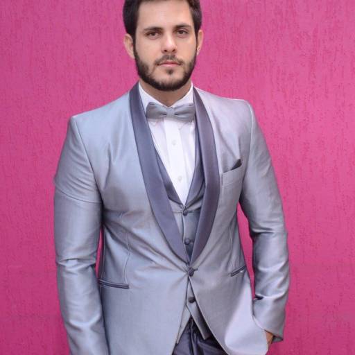 Terno cinza escuro e cinza claro em Bauru por Aguiar Noivas, Festas e Ternos