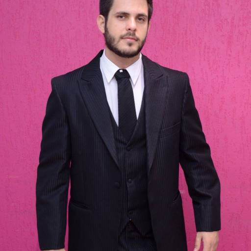 Terno para casamento preto com risca de giz em Bauru por Aguiar Noivas, Festas e Ternos