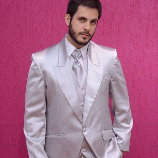 Terno para casamento cinza claro em Bauru por Aguiar Noivas, Festas e Ternos