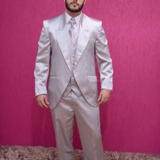 Terno para casamento cinza claro em Bauru por Aguiar Noivas, Festas e Ternos