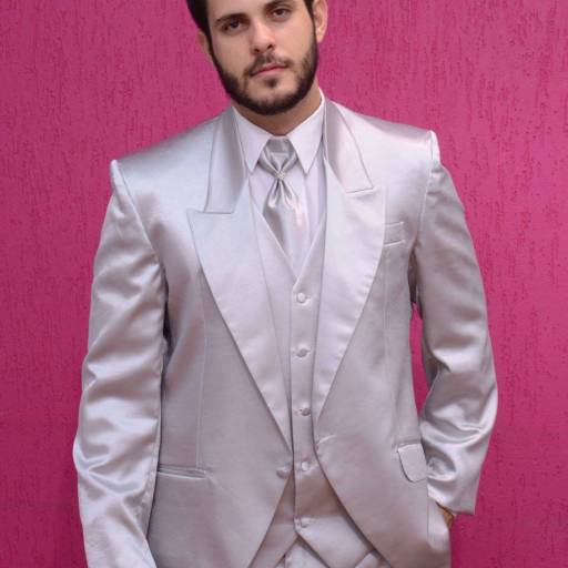 Terno para casamento cinza claro em Bauru por Aguiar Noivas, Festas e Ternos