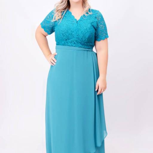 Vestido azul claro com mangas Plus Size em Bauru por Aguiar Noivas, Festas e Ternos