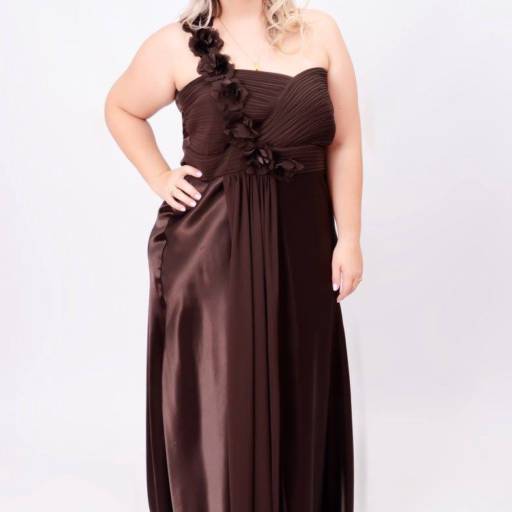 Vestido marrom de cetim Plus Size em Bauru por Aguiar Noivas, Festas e Ternos