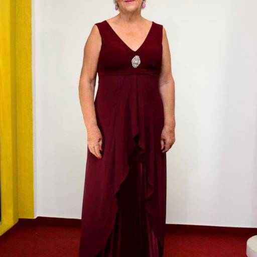 Vestido vinho com cetim Plus Size em Bauru por Aguiar Noivas, Festas e Ternos