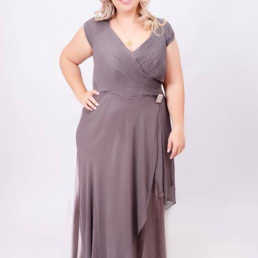 Vestido cinza Plus Size em Bauru por Aguiar Noivas, Festas e Ternos