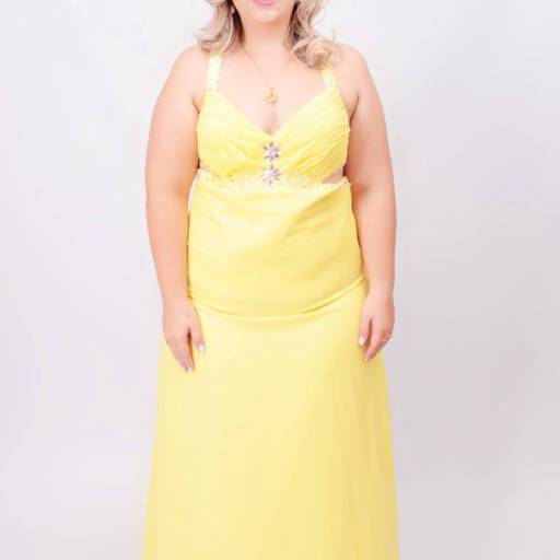 Vestido amarelo Plus Size em Bauru por Aguiar Noivas, Festas e Ternos