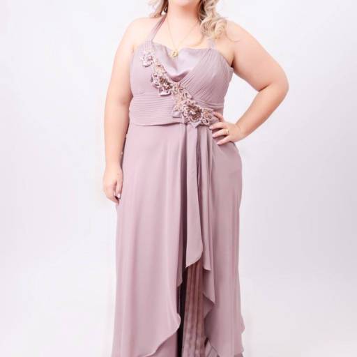 Vestido rose pregueado Plus Size em Bauru por Aguiar Noivas, Festas e Ternos