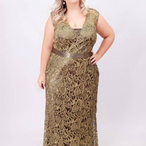 Vestido marrom e dourado rendado Plus Size em Bauru por Aguiar Noivas, Festas e Ternos