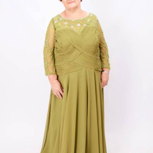 Vestido verde oliva Plus Size em Bauru por Aguiar Noivas, Festas e Ternos