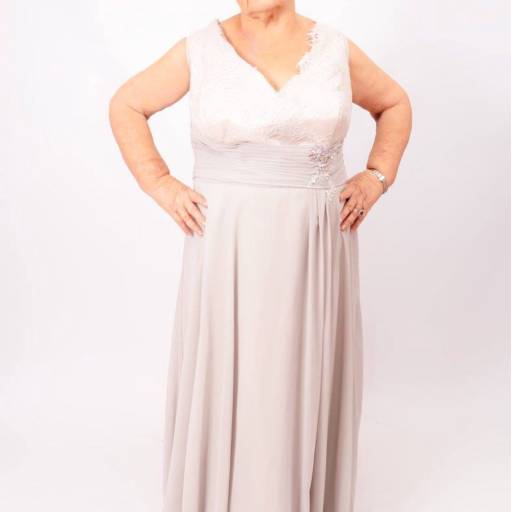 Vestido creme Plus Size em Bauru por Aguiar Noivas, Festas e Ternos