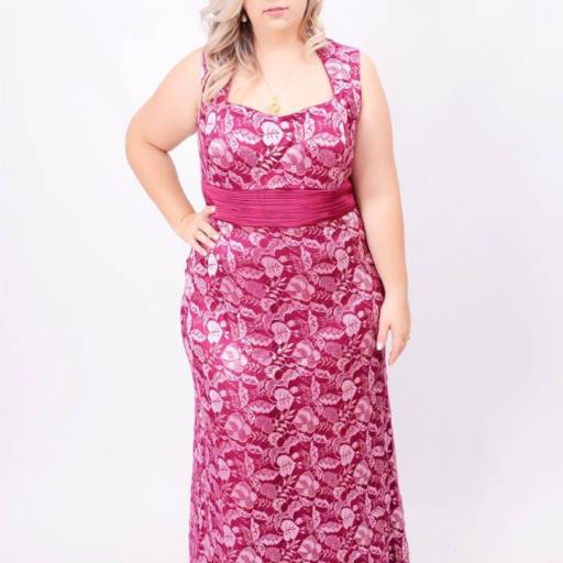 Vestido rosa estampado Plus Size em Bauru por Aguiar Noivas, Festas e Ternos