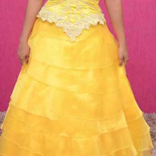 Vestido de Debutante Amarelo Longo por Aguiar Noivas, Festas e Ternos