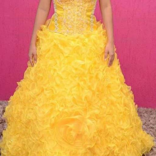 Vestido de Debutante Amarelo Longo sem Mangas por Aguiar Noivas, Festas e Ternos