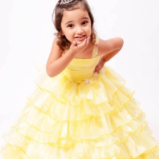 Vestido de Daminha de honra amarelo Bauru por Aguiar Noivas, Festas e Ternos