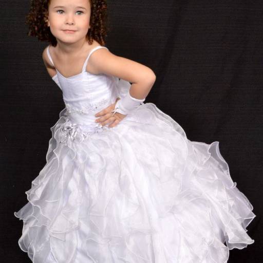 Vestido de daminha de honra branco com alcinha Bauru por Aguiar Noivas, Festas e Ternos