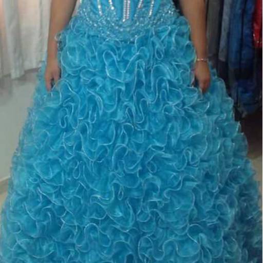 Comprar o produto de Vestido de Debutante Azul Ondulado em Vestidos de 15 Anos pela empresa Aguiar Noivas, Festas e Ternos em Bauru, SP por Solutudo